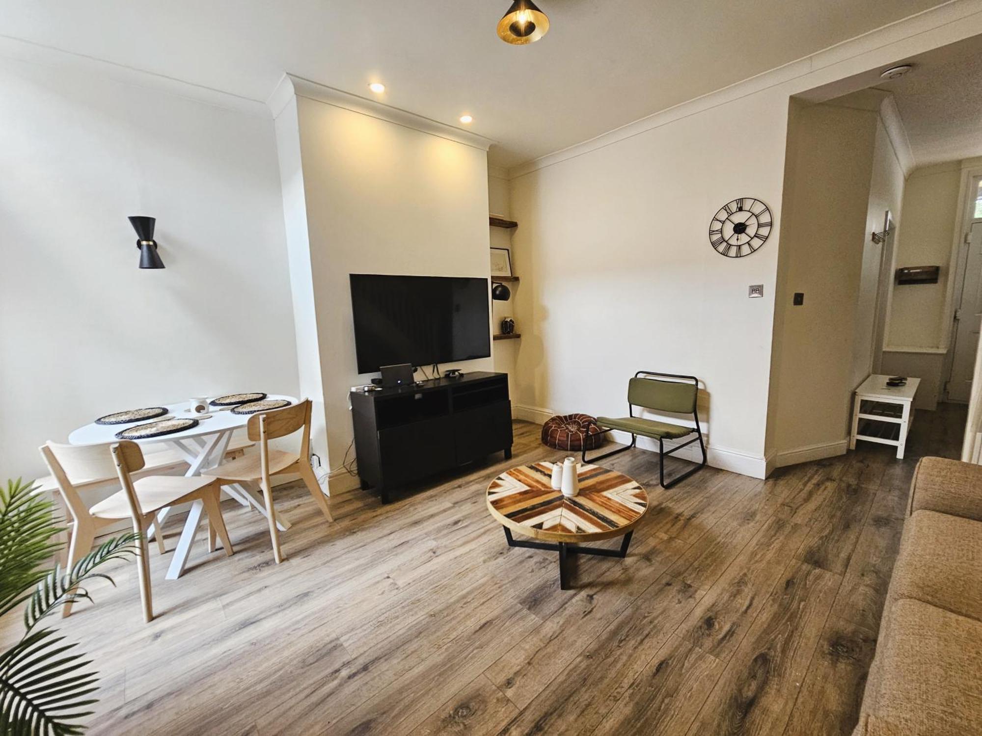 Littleton Co-living - Private Self-cater Holiday home Manchester