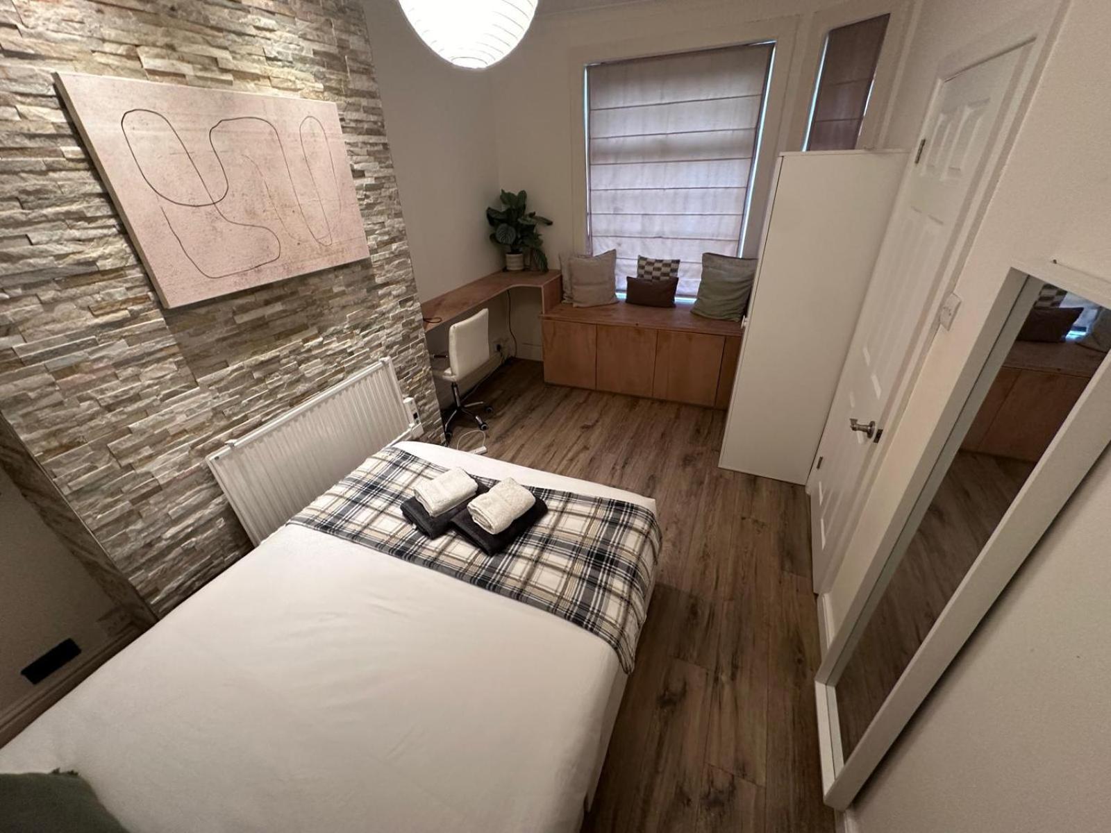 Littleton Co-living - Private Self-cater * Manchester