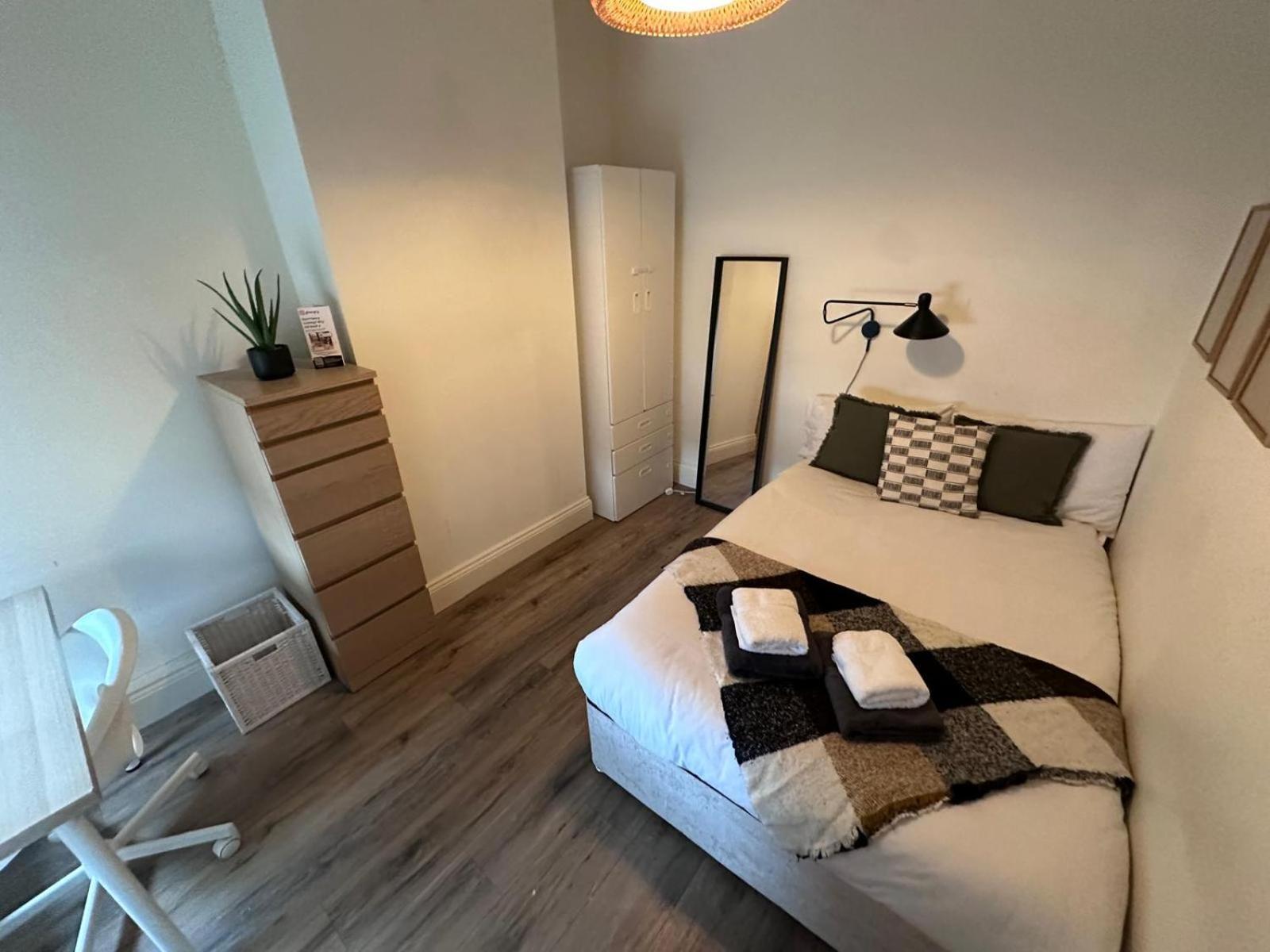 Littleton Co-living - Private Self-cater Holiday home *